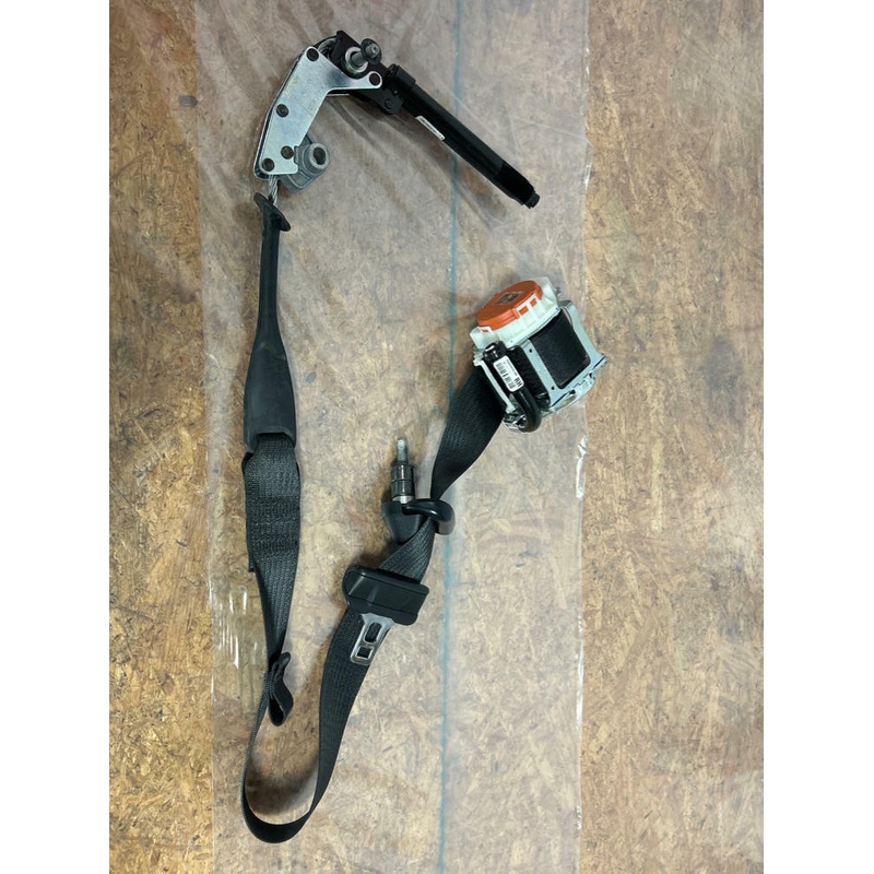 2015-17 Ford Mustang Coupe Front Passenger RH Seat Belt Assembly 253