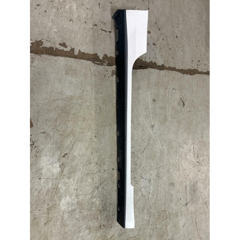 2015-17 Ford Mustang GT RH Side Skirt- Oxford White 253
