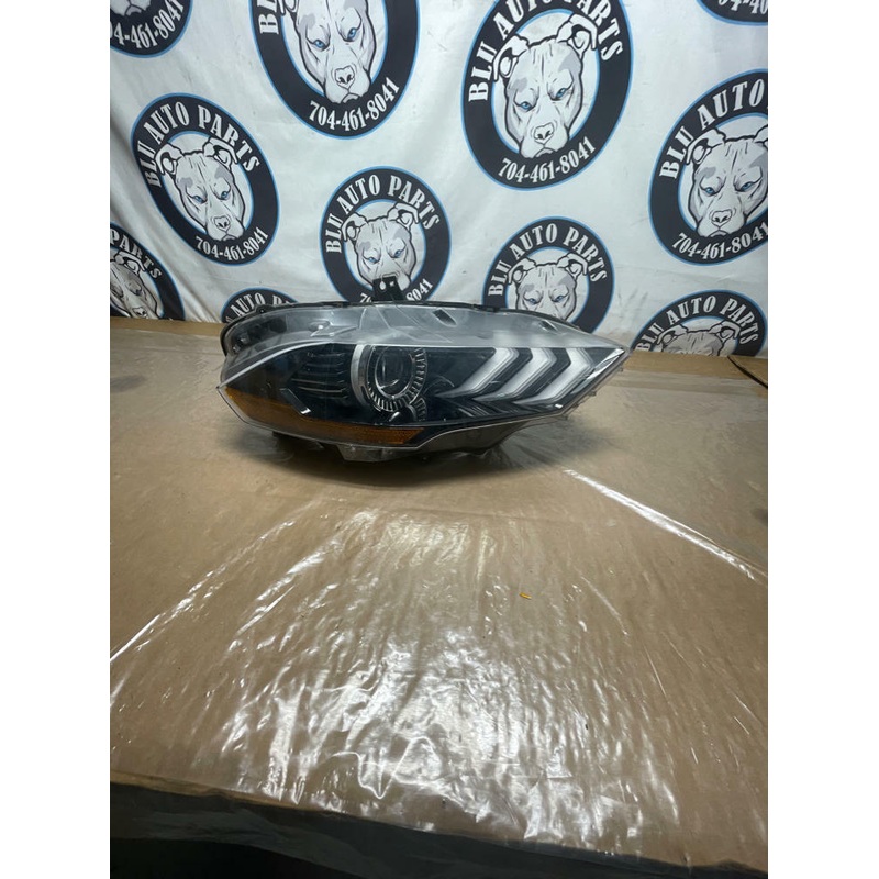 2018-23 Ford Mustang Passanger RH OEM Headlight 19k Miles 244
