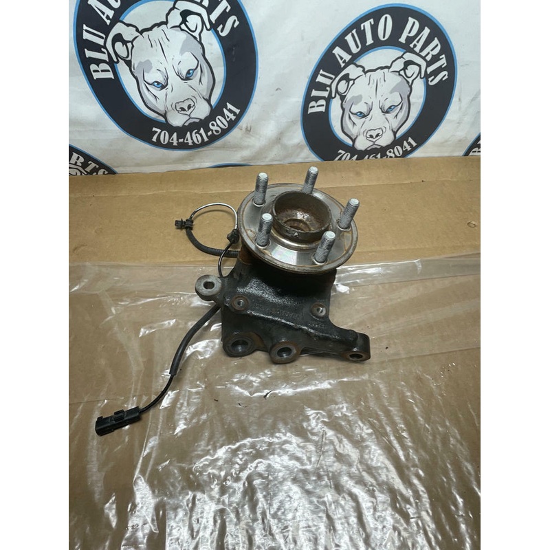 2018-23 Ford Mustang Passenger RH Spindle Knuckle Hub Assembly 244
