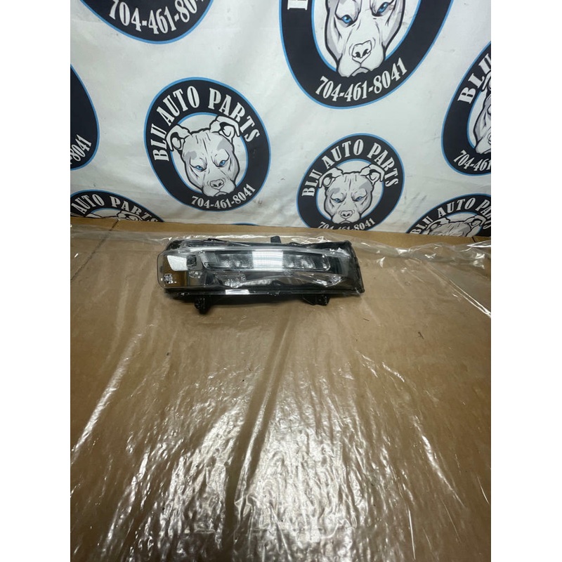 2018-23 Ford Mustang  Passenger RH Turn Signal FOG Light Assembly 244