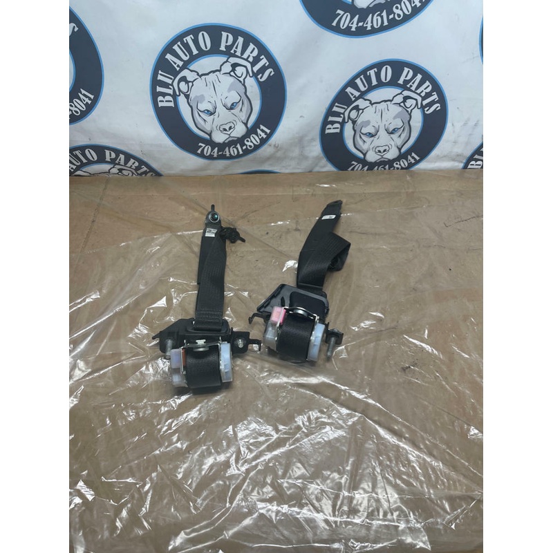 2015-17 Ford Mustang Rear Seat Belts Pair LH RH 237