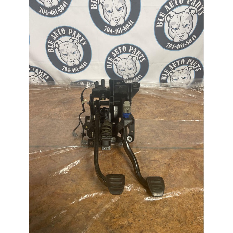 2015-23 Ford Mustang Pedal Assembly Clutch Brake MT82 6 Speed 248