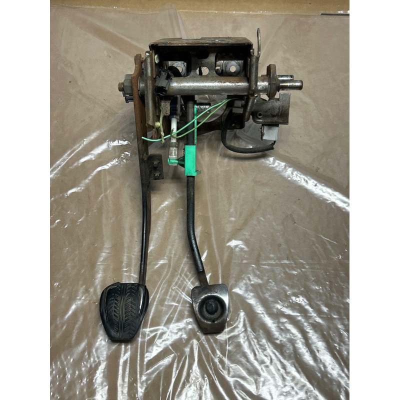 1999-04 Ford Mustang Manual Pedal Assembly Brake Clutch 230