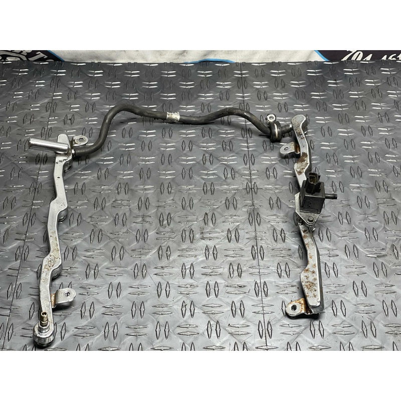 1999-04 Ford Mustang GT/Saleen 4.6 2V OEM Fuel Rail 243