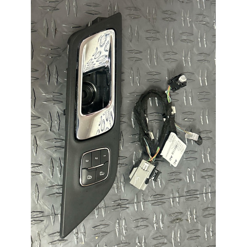 2015-17 Driver LH Door Handle/ Lock Control Panel/ Trim & Harness 268