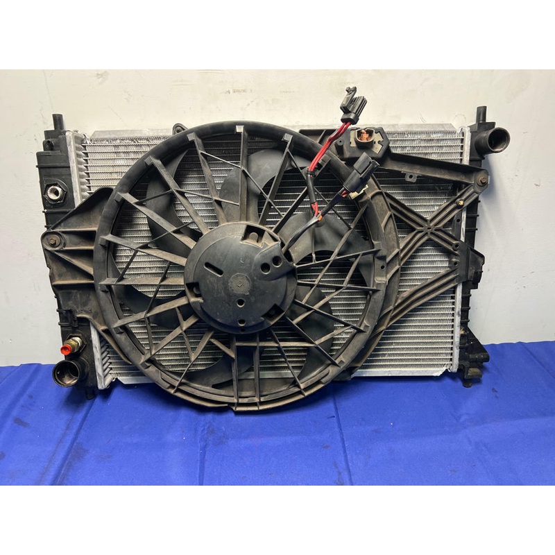 1999-04 Ford Mustang GT Manual Radiator and Fan Shroud 122