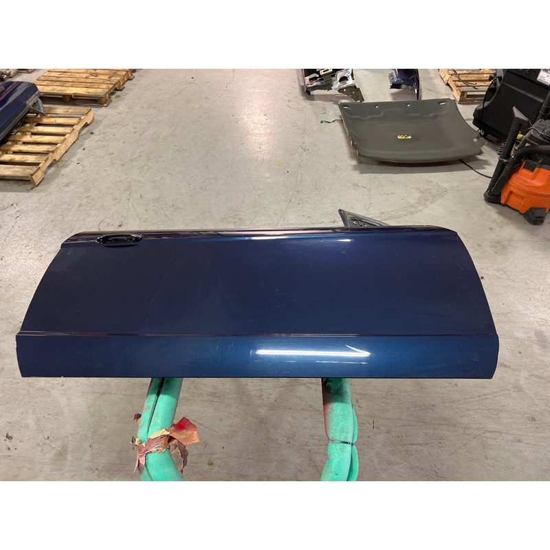 1999-04 Ford Mustang True Blue Passenger Right Door w/ Glass and Wiring 125