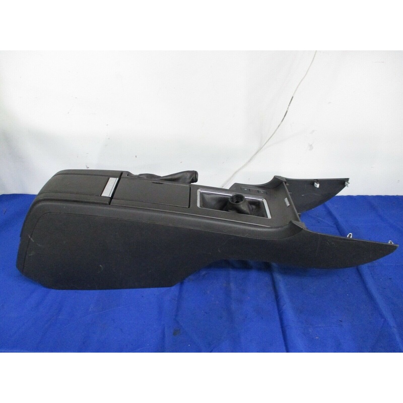2011-14 Ford Mustang Center Console  051