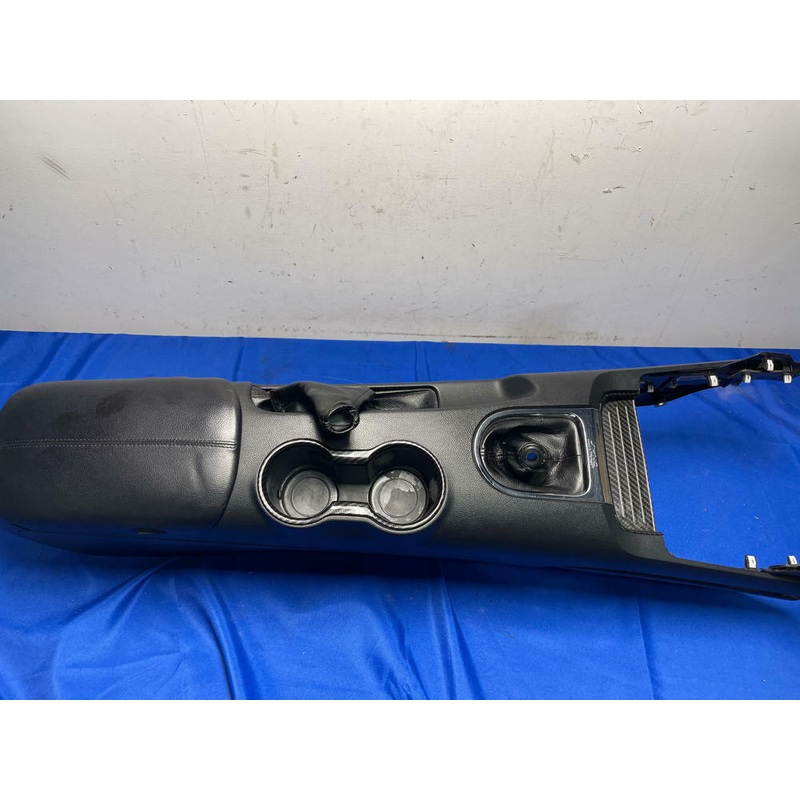 2015-23 Ford Mustang Center Console Leather Carbon Fiber Insert Manual 165