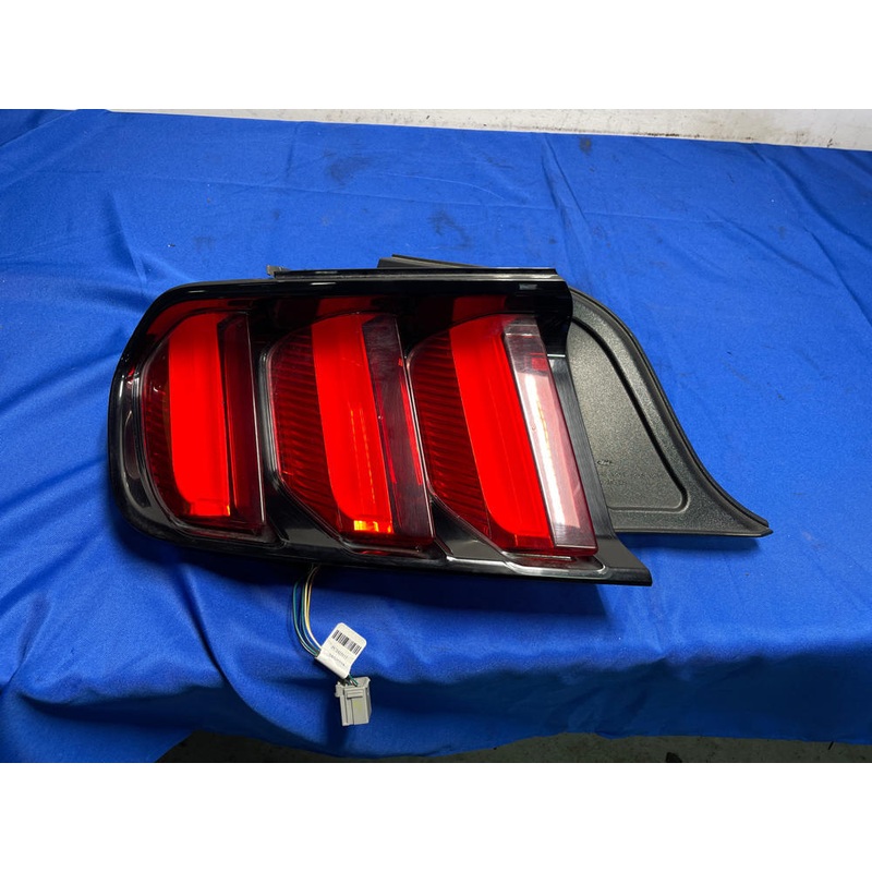 2015-23 Ford Mustang Drivers Tail Light GT V6 Coyote 165