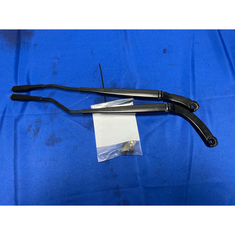2018-23 Ford Mustang Windshield Wiper Arms Factory 139