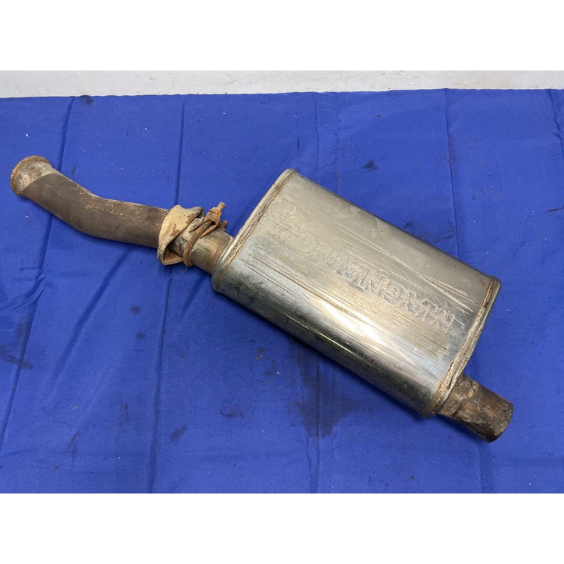Single Magnaflow Muffler w/ Inlet and outlet on same Side 2.5″ NP