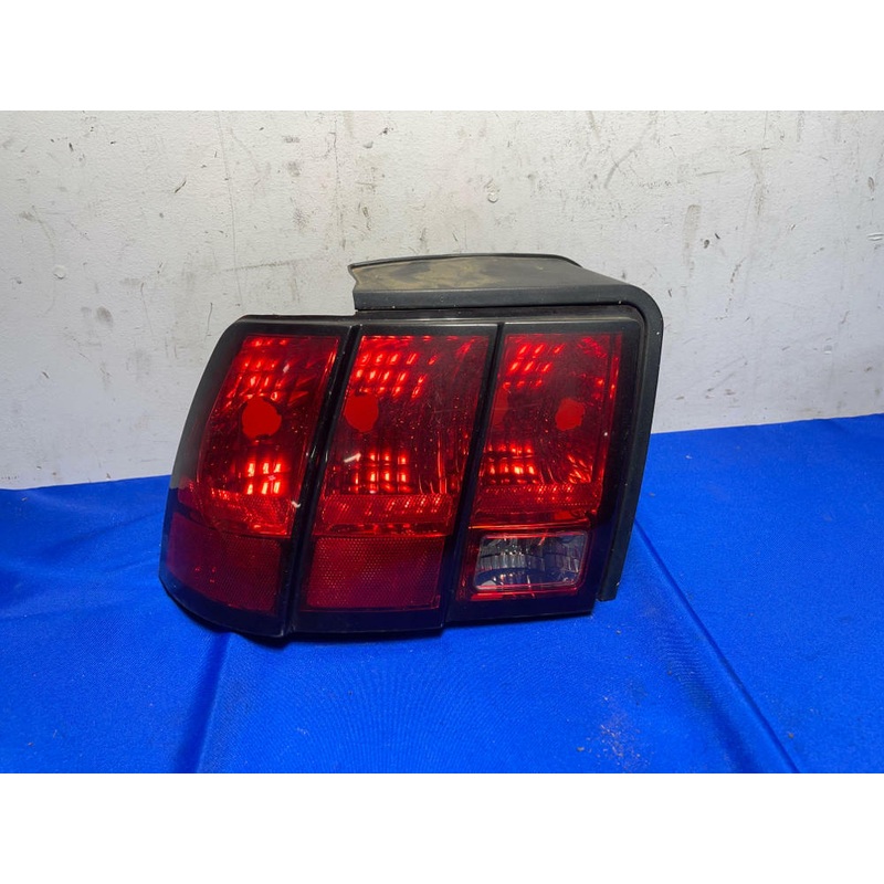 1999-04 Ford Mustang Driver LH Tail Light 178