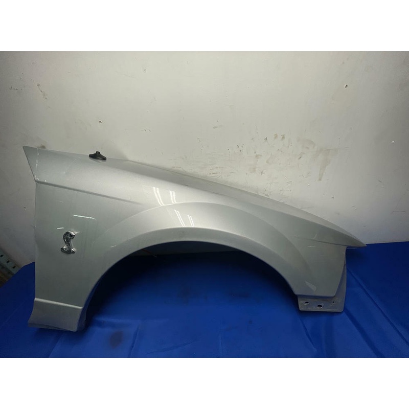 2003-04 Ford Mustang SVT Cobra Sliver Metallic Passenger Fender 166
