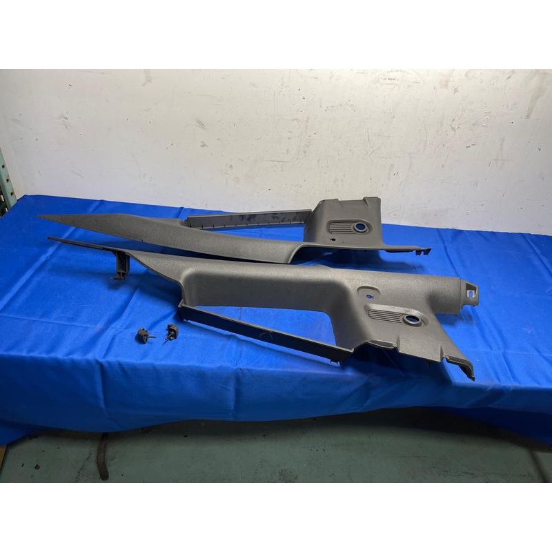 2005-09 Ford Mustang Coupe Upper Rear Quarter Window Plastics 162