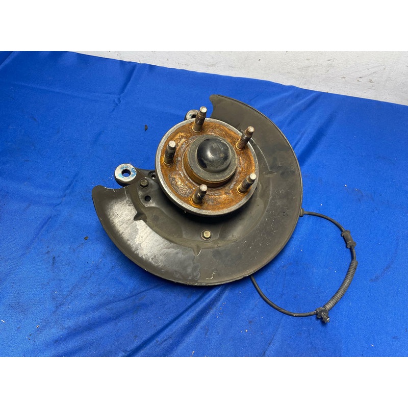 2005-09 Ford Mustang Passenger RH Front Spindle 162
