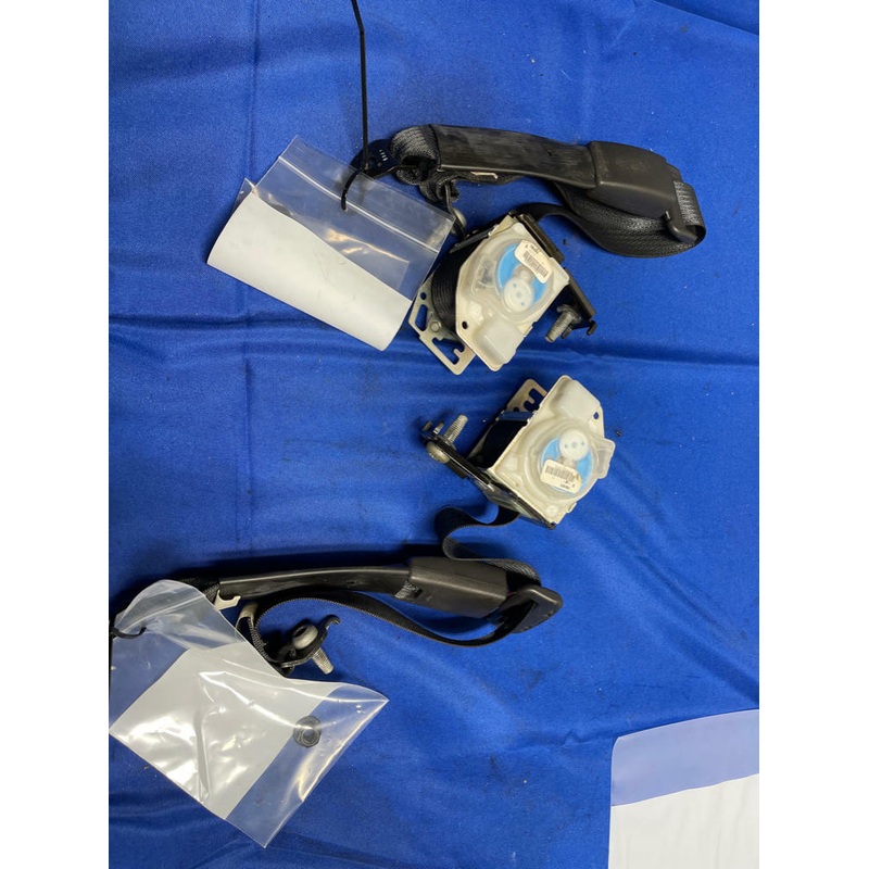 2005-09 Ford Mustang Rear Seat Belts Pair 162