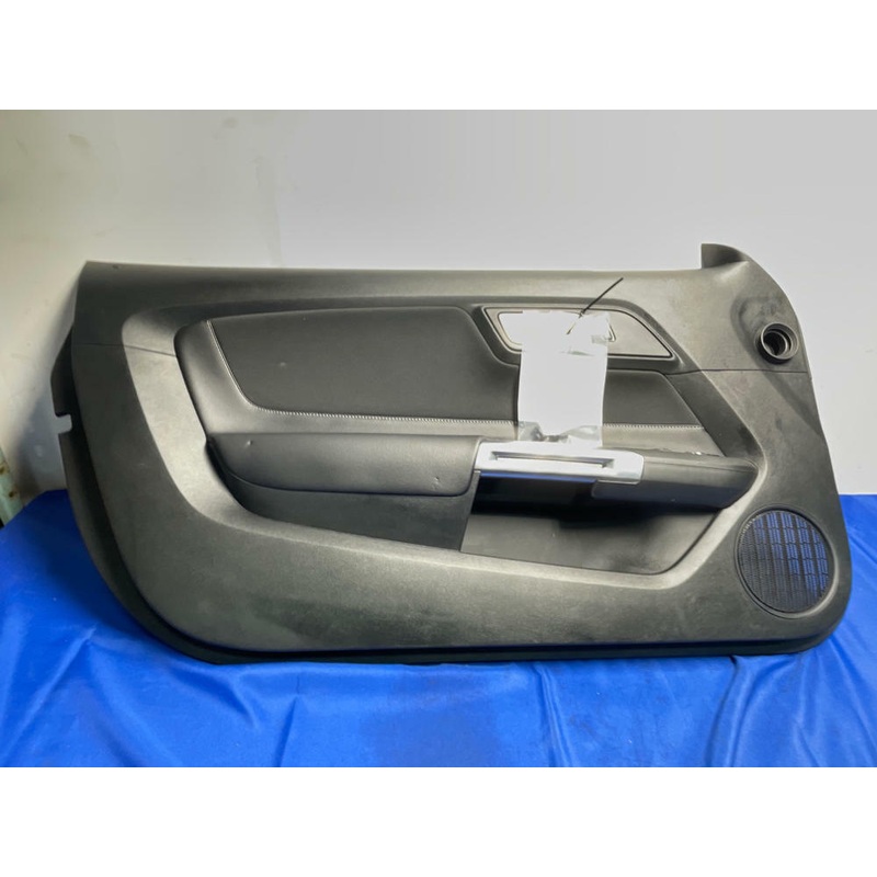 2018-23 Ford Mustang LH Door Panel 168