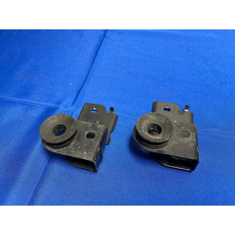 1999-04 Ford Mustang GT Radiator Brackets 171
