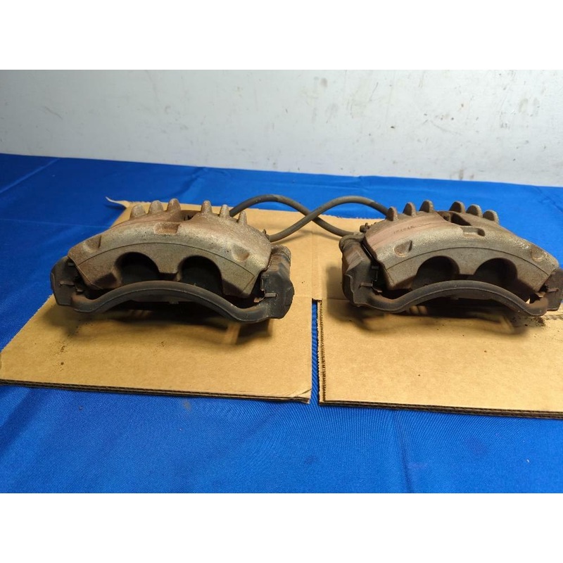 1999-04 Ford Mustang GT V8 Front Brake Calipers Pair 170