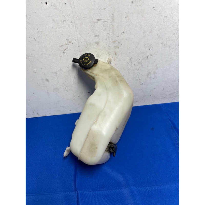 1999-04 Ford Mustang Wind Shield Wiper Reservoir 170