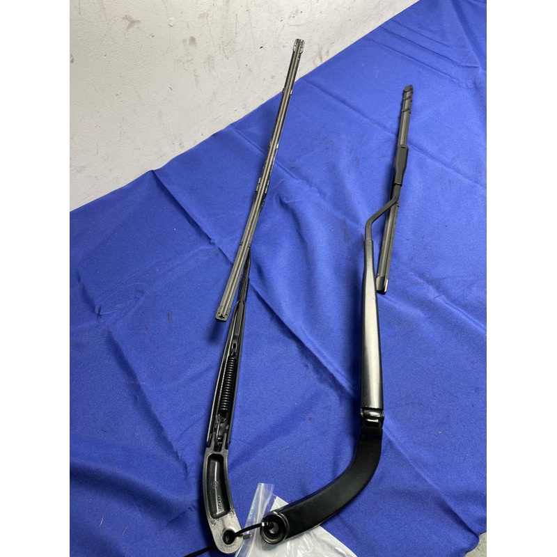 2018-23 Ford Mustang Wiper Arms & Wipers 163