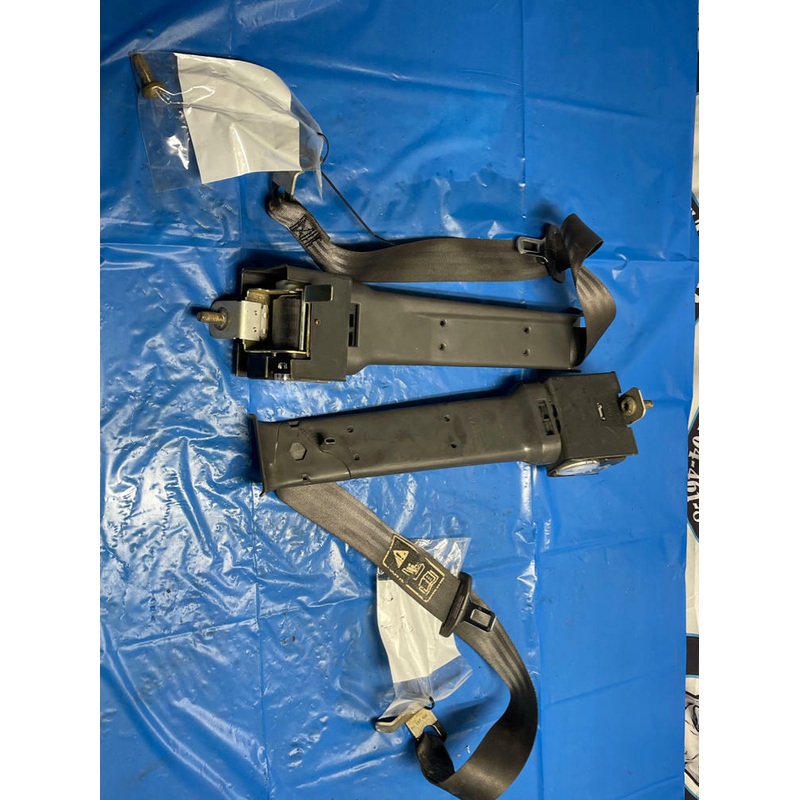 2003-04 Ford Mustang SVT Cobra Convertible Rear Seatbelt Pair 186