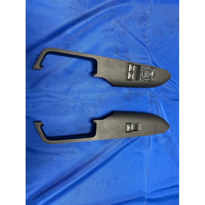 2015-17 Door Panel Window Switches & Panel 176