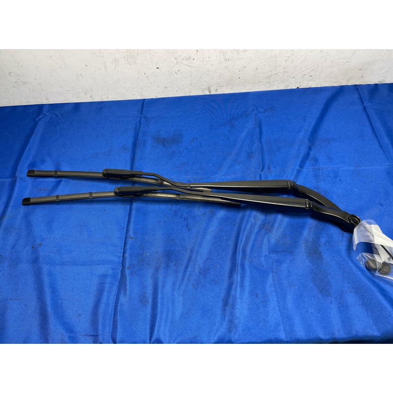 2015-17 Ford Mustang GT Wiper Arms & Blades 176