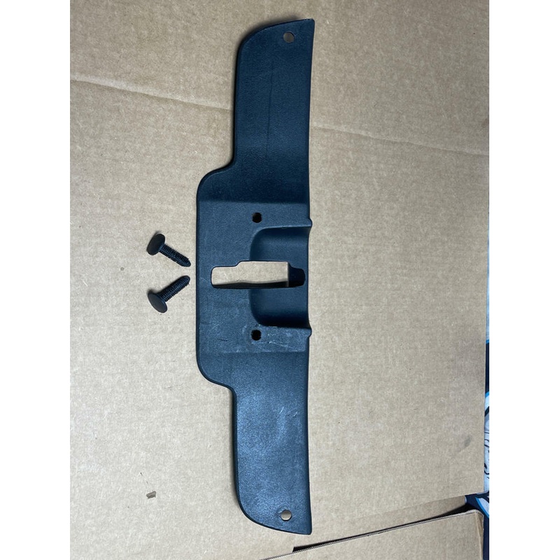 1999-04 Ford Mustang GT 4.6 Rear Trunk Latch Cover 189