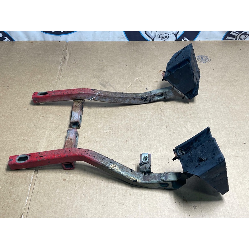 1999-04 Ford Mustang GT V6 Rear Crash Absorber Brackets 189
