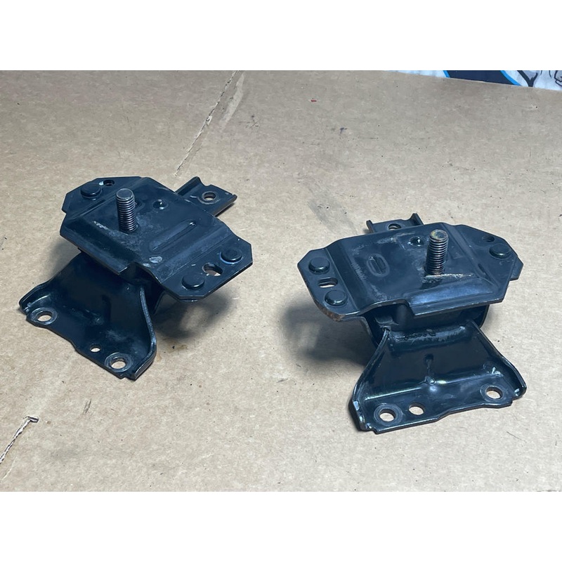 1999-04 Ford Mustang GT V8 Engine Mounts 189