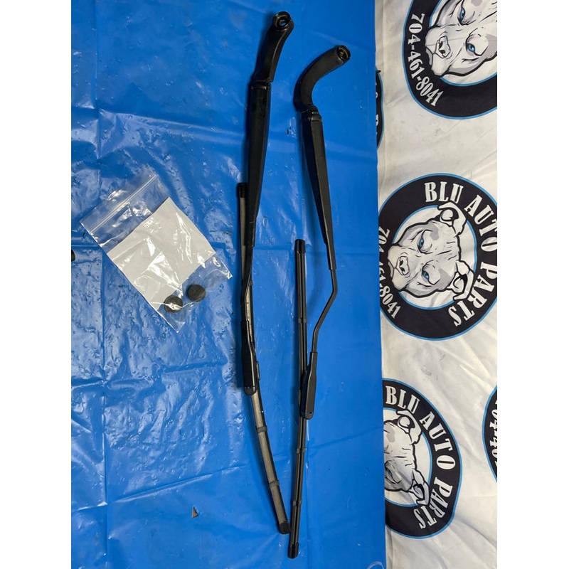 2015-23 Ford Mustang GT Wiper Arms Pair 190