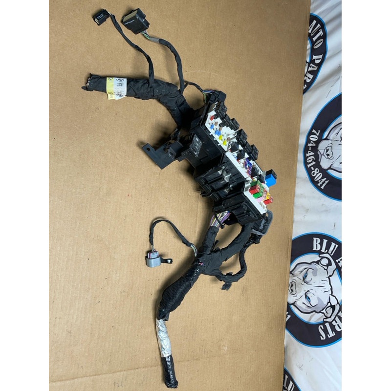 2018-23 Ford Mustang Fuse Box Block Assembly 195