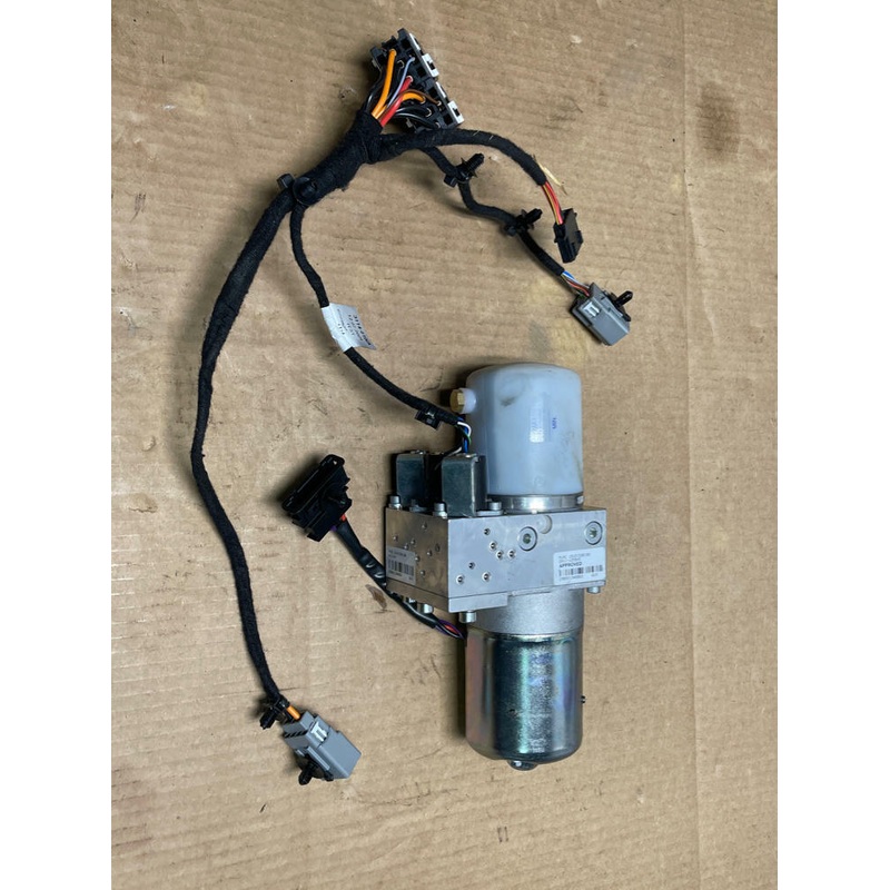 2018-23 Chevrolet Camaro ZL1 Convertible Top Reservoir 169