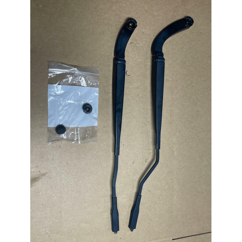 2018-23 Ford Mustang GT Wiper Arms Pair 206