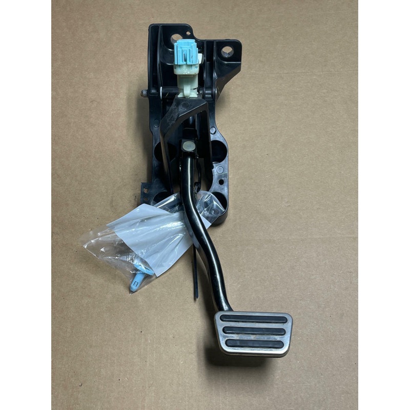 2018-23 Ford Mustang Brake Pedal Box- Out of 10R80 Car 217