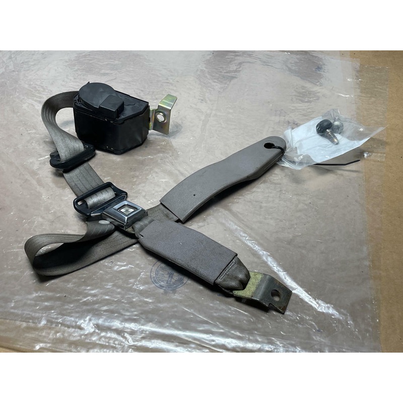 1987-93 Ford Mustang GT Hatch Driver Rear LH Seatbelt & Buckle