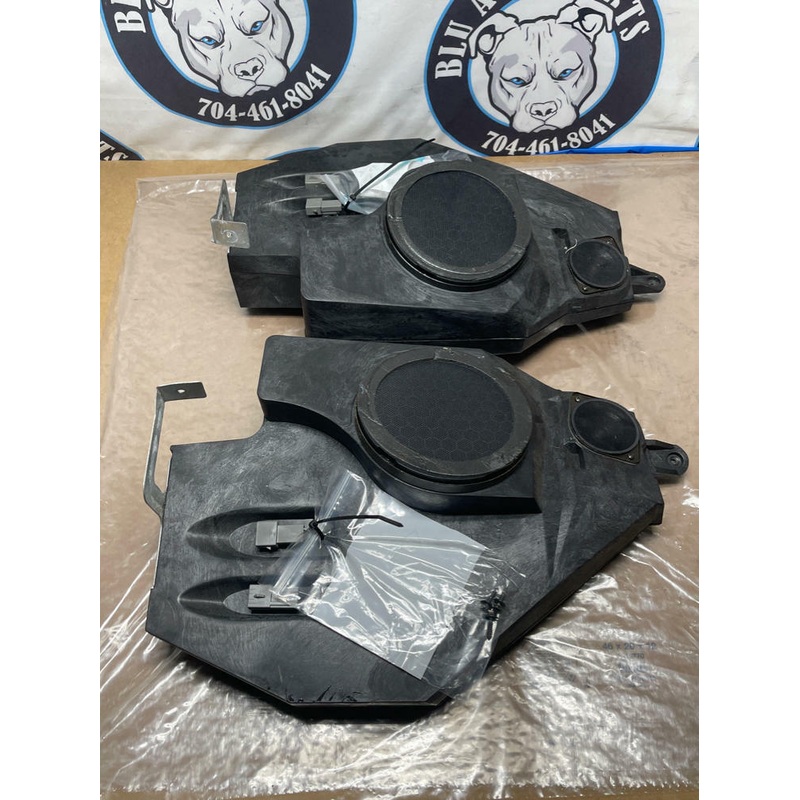2003-04 Ford Mustang SVT Cobra Convertible Rear Speakers & Box 208