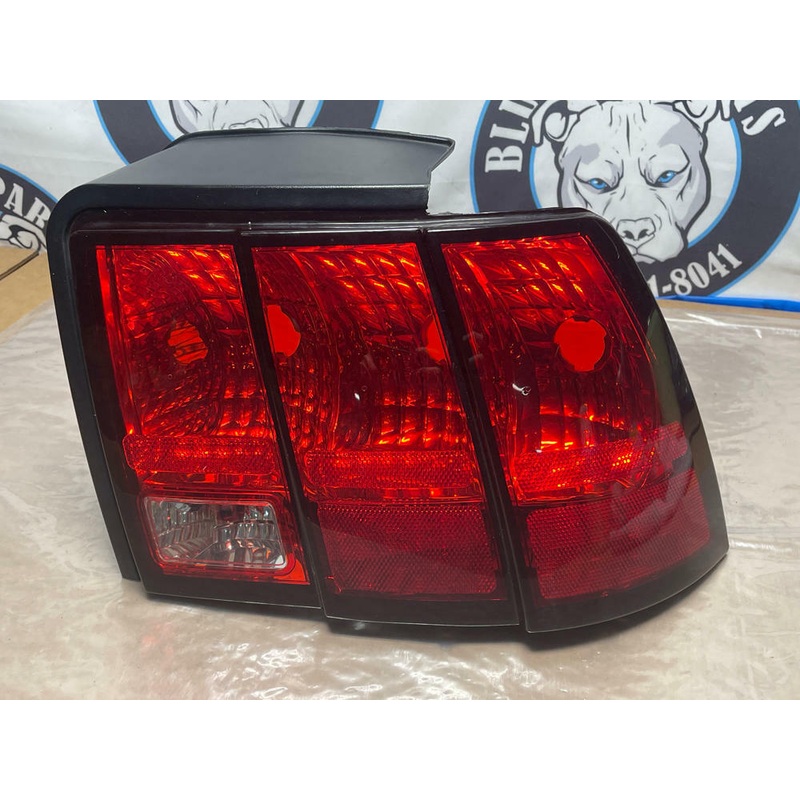 2003-04 Ford Mustang SVT Cobra Passenger Ttail Light 208