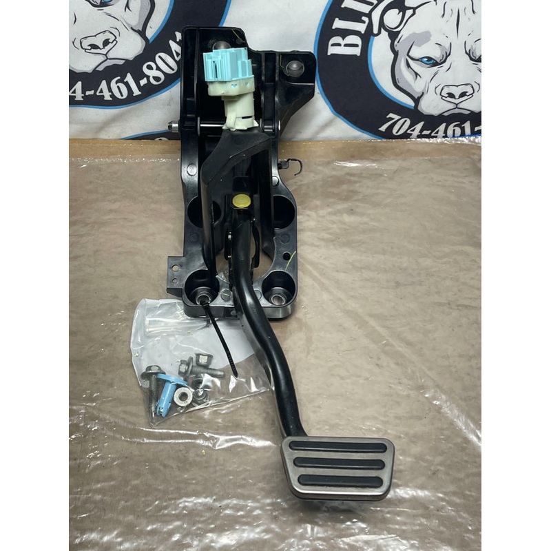 2015-23 Ford Mustang  Automatic 10R80 Pedal Assembly 212