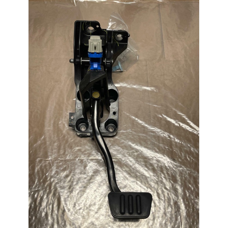 2015-17 Ford Mustang GT 6R80 Brake Pedal Assembly 214