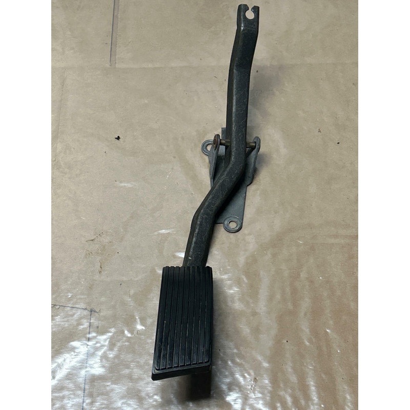 1999-04 Ford Mustang Gas Pedal Assembly 233