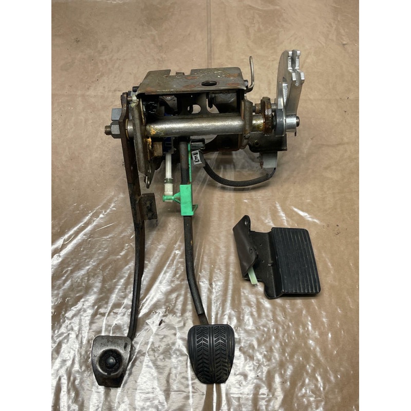 1999-04 Ford Mustang GT SVT Pedal Assembly 5 6 Speed 233