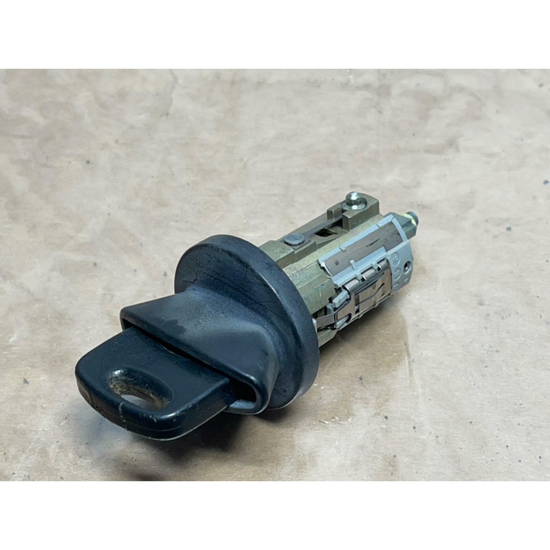 1999-04 Ford Mustang Ignition Cylinder & Key 233