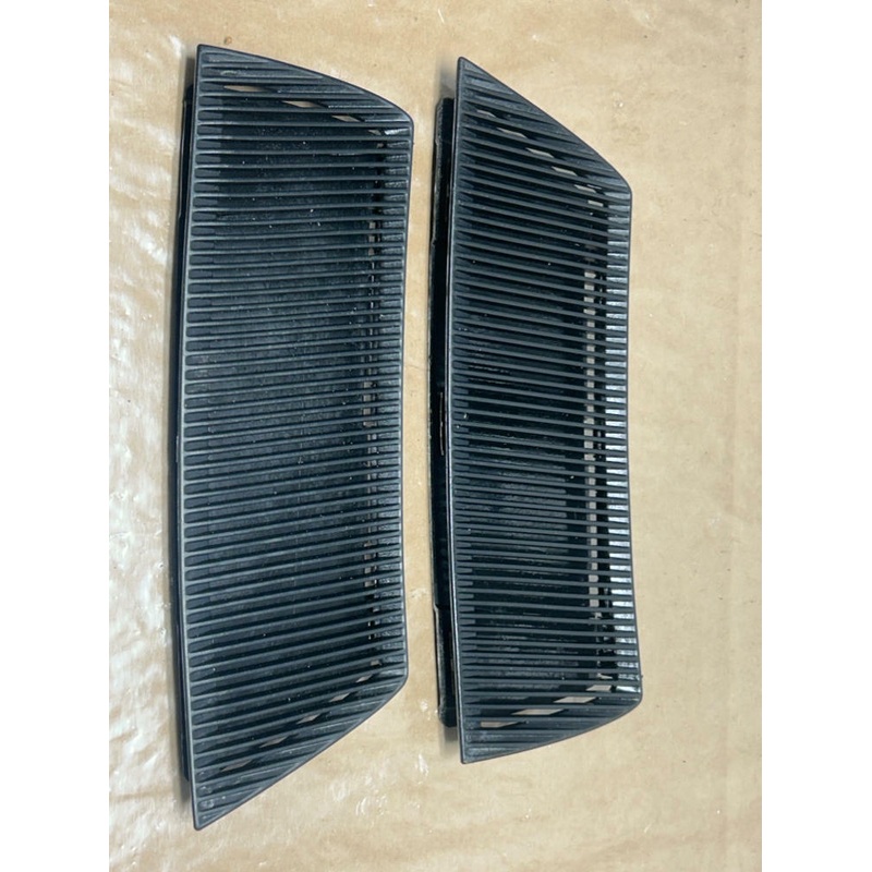2003-04 Ford Mustang SVT Cobra OEM Hood Heat Extractor Vents- Pair 235
