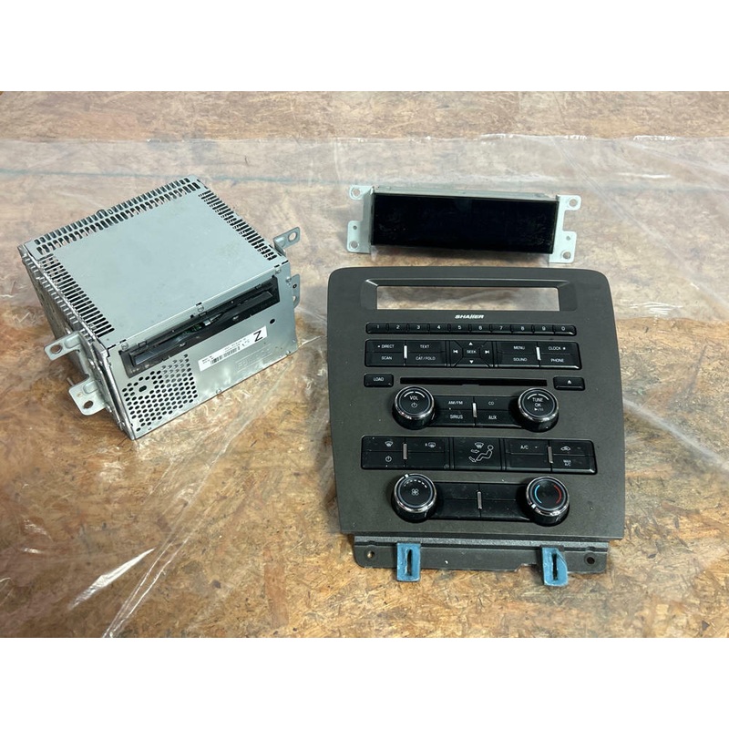 2011-14 Ford Mustang Shaker Radio & Bezel 231