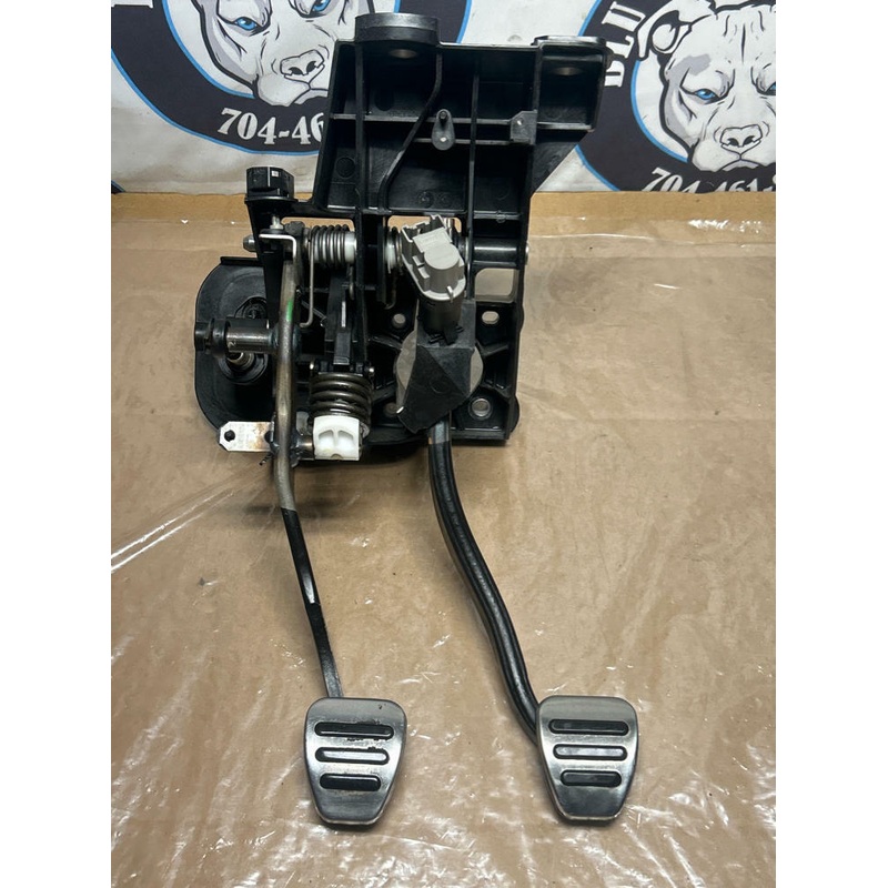2013-14 Ford Mustang GT MT82 6 Speed Pedal Assembly 232